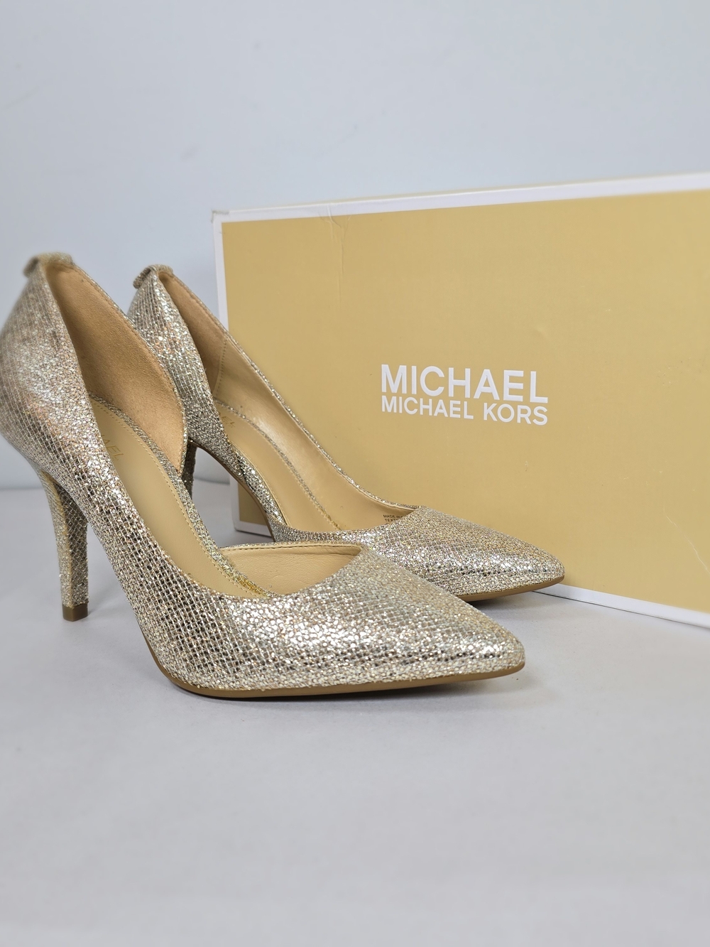 MICHAEL Michael Kors Gold Glitter Pointed-Toe Pumps Silver Sand 6